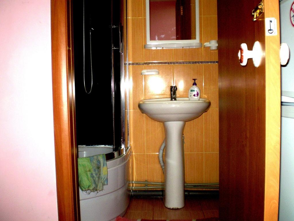 2 Комнаты 4 Дивана Чкалова-Садовая "Сити Центр" 2 Этаж Wi-Fi 2 Этажный Отдельный Дом Mykolaïv Chambre photo